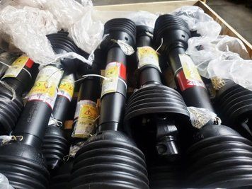 Карданний вал із ширококутним шарніром під хрестовину 28х73/&nbsp;27х70/&nbsp;27х74.6 (L=900 мм) 2404062985 фото